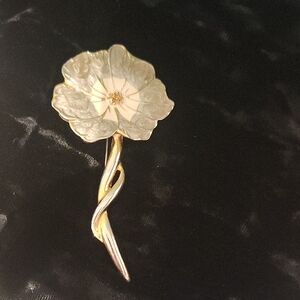 Elegant Floral Pin with Gold Details